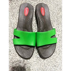 Okabashi everyday Kelly Green sandals